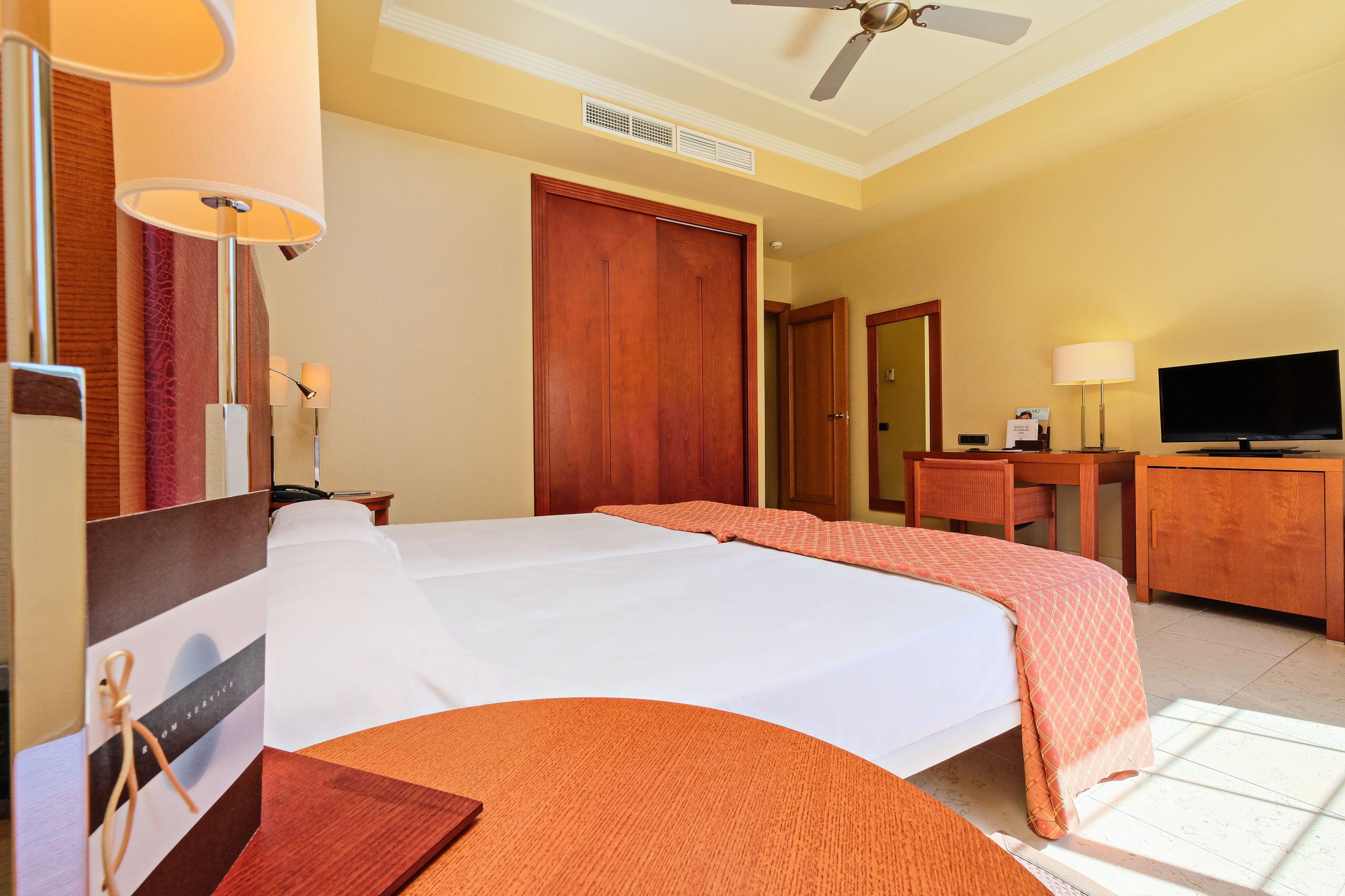 Hotel Envia Almeria Spa & Golf Aguadulce  Dış mekan fotoğraf A bedroom at the hotel