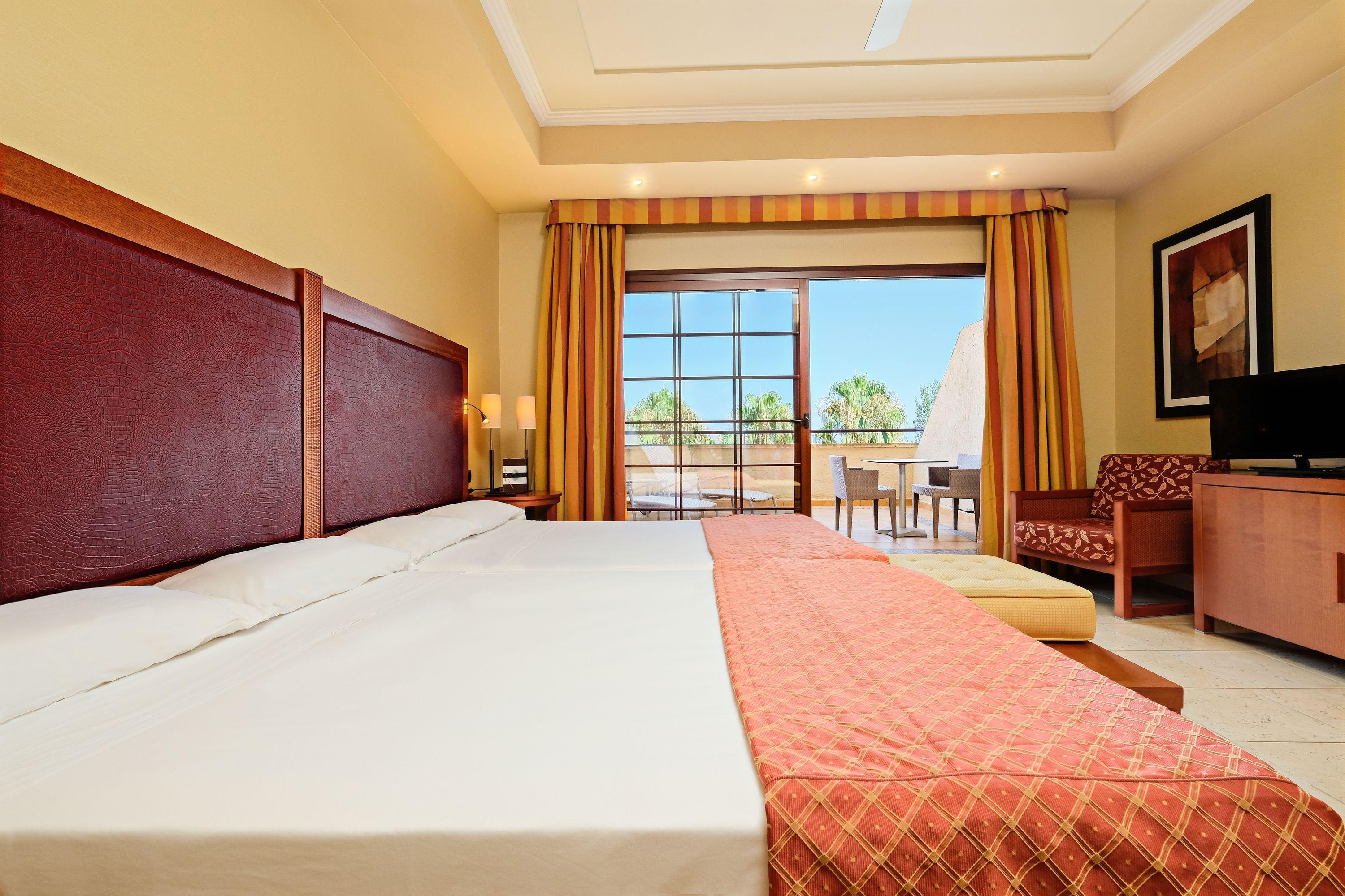Hotel Envia Almeria Spa & Golf Aguadulce  Dış mekan fotoğraf A room at the Iberostar Grand Hotel Melia, in Playa del Inglés, Gran Canaria, Spain.