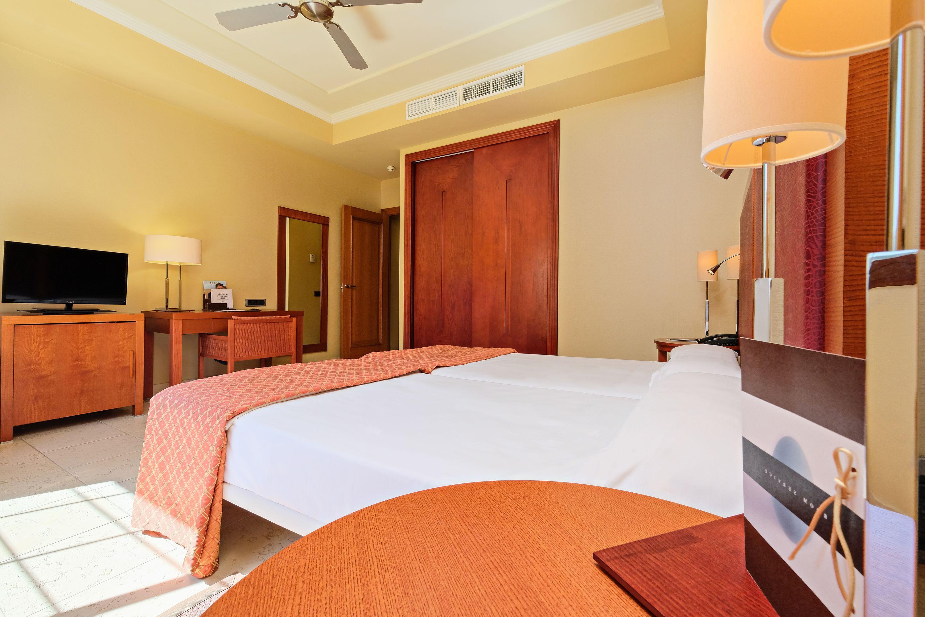 Hotel Envia Almeria Spa & Golf Aguadulce  Dış mekan fotoğraf A bedroom at the hotel