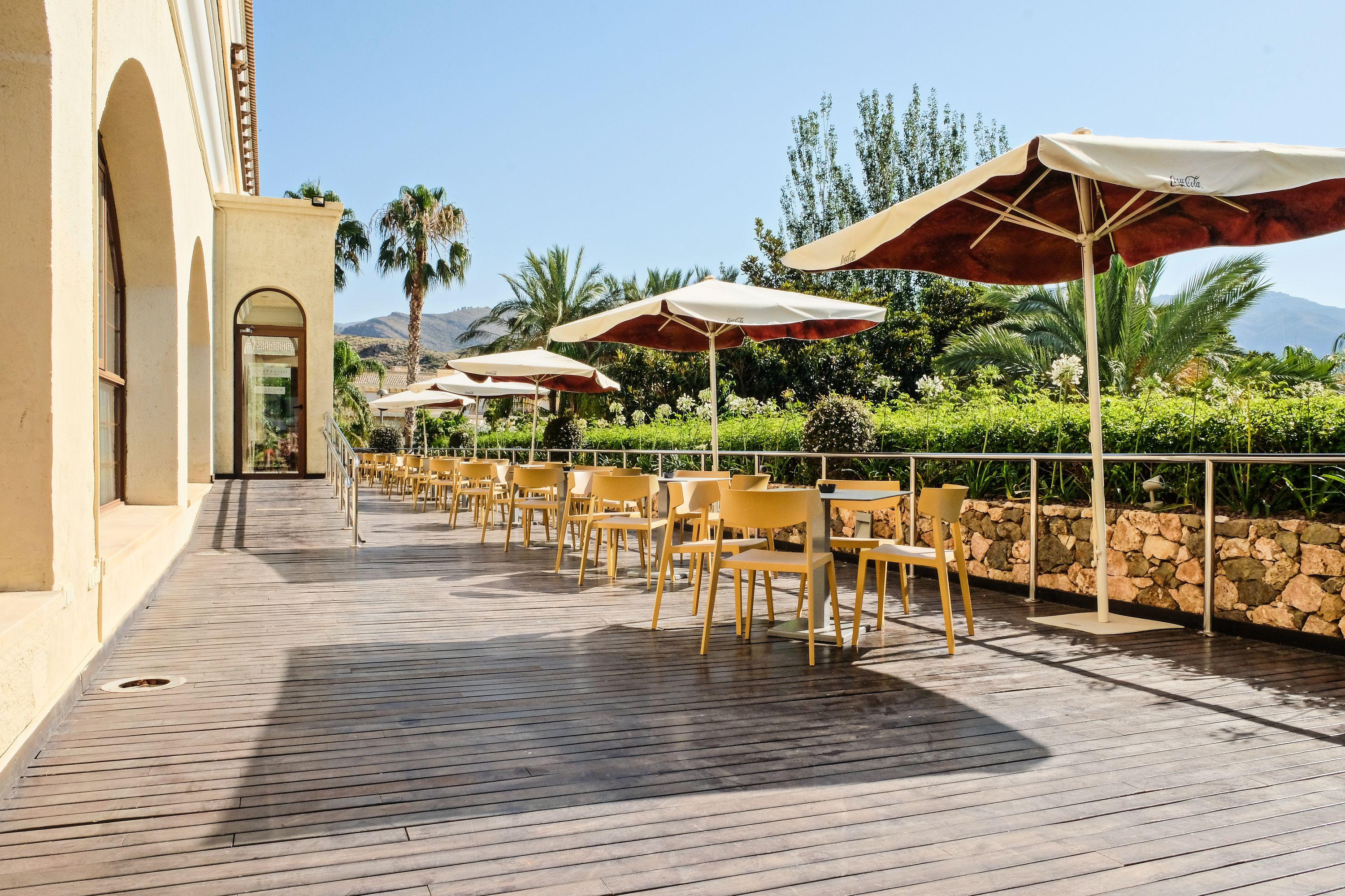 Hotel Envia Almeria Spa & Golf Aguadulce  Dış mekan fotoğraf The hotel's terrace